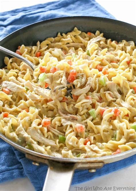 And dill,sour cream,chicken and salt and pepper to taste.cook over medium heat until heated through. Creamy Chicken Noodle Skillet - The Girl Who Ate Everything
