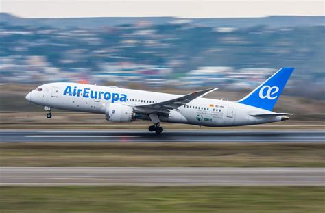How many cabin crew are there at heathrow? Air Europa Warns Cabin Crew What To Do In Case of ...