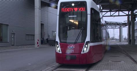 Der weg zum rave ist lang. Modernste Technik - Die erste „Flexity"-Bim ist in Wien ...