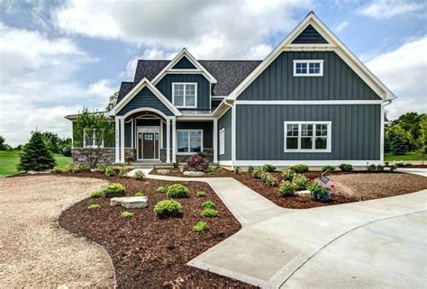 There are plenty of restaurants and things to do in walking distance. decoration: Pacific Blue Siding With Stone White Trim Dark ...