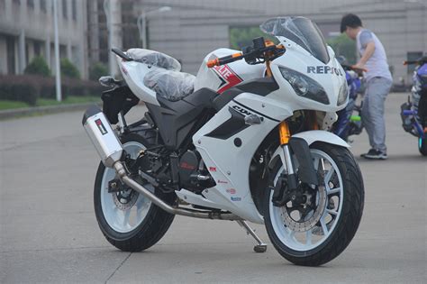 There's ohlins electrically adjustable suspension, cornering abs, slide control, a lean angle. China Alibaba Hot Sale 125/250/350cc Sport Street Bike ...