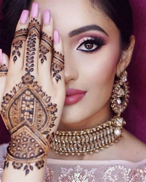 5 Classic Mehndi Designs To Flaunt At Your Wedding