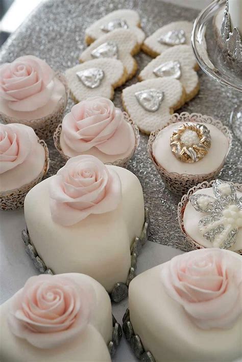 45 Totally Unique Wedding Cupcake Ideas Taart Recepten Bruidstaart