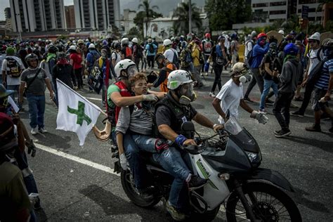 Venezuelans Protest Maduros Plan To Rewrite Constitution The Globe And Mail