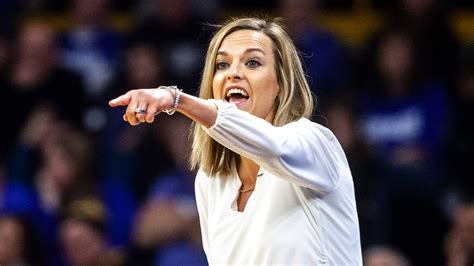Oklahoma Hires Drakes Jennie Baranczyk As Womens Basketball Coach
