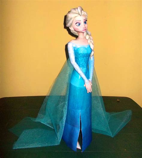 Elsa The Snow Queen Paper Model ~ Free Papercraft