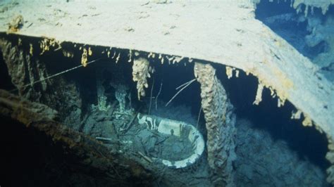 Titanic Sub Dive Reveals Parts Are Being Lost To Sea Bbc News