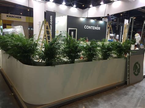 Las plantas y las flores son un recurso decorativo perfecto para llenar de encantos los rincones y poner la nota más fresca y alegre a las estancias de la casa. Decoracion de interiores con flores y plantas artificiales ...