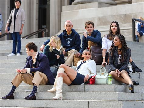 Gossip Girl Reboot Photos Share Clues To Whos Who In New Series
