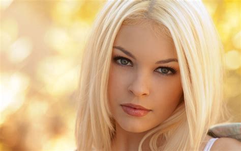 Baggrunde ansigt Kvinder model portræt blond langt hår