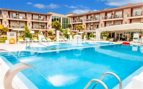 Hemos seleccionado entre nuestros hoteles con encanto aquellos que tienen spa y que además podrás disfrutar de él sólo para ti y tu pareja, sin rudo y en la máxima intimidad. Escapada con spa en Sanxenxo - Hotel Augusta Spa Resort 4*