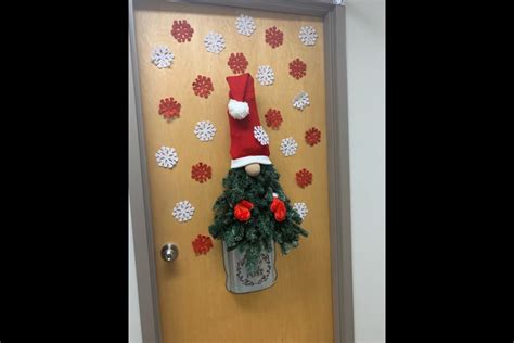 Soo Mill Staff Go All Out In Door Decorating Contest 13 Photos
