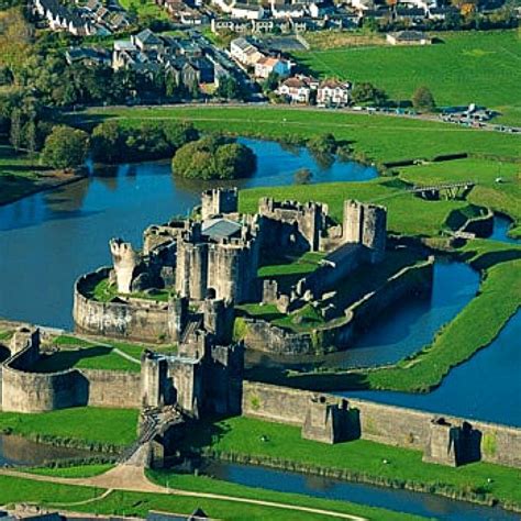 Caerphilly Castle The Largest Castle In Wales Historic Cornwall