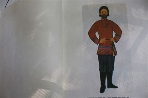 Исследователи так и не сошлись во мнении, как и почему эта разновидность рубахи о чем можно говорить точно, так это о том, что окончательно вытеснила косоворотка свою древнюю, восточнославянскую. Кокошник, косоворотка, понева. Как одевались в Воронежской ...