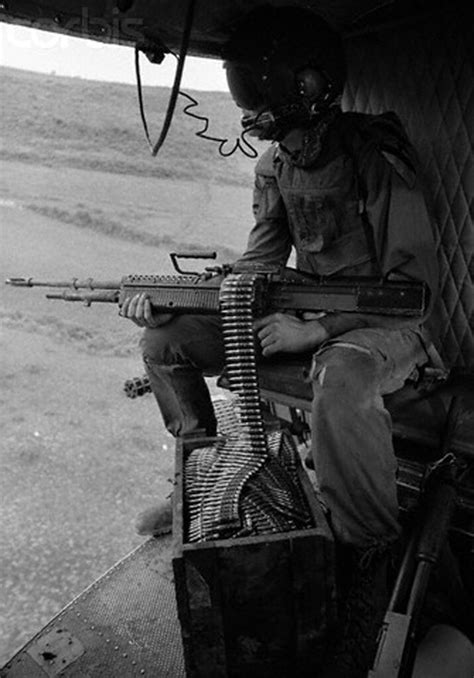 0000405541 001 17 May 1968 South Vietnam A Gunner