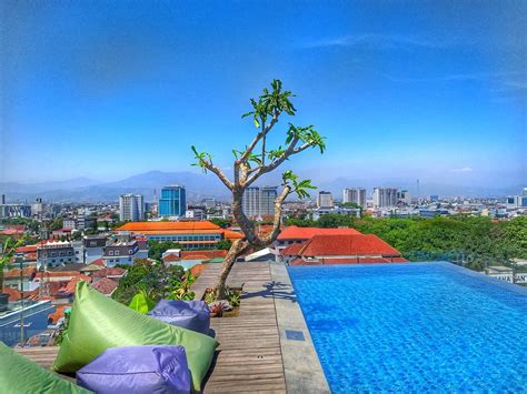 Biasanya ia juga menggunakannya untuk olahraga bersama sang kekasih. U Janevalla Bandung, Hotel Unik dengan Kolam Renang Rooftop