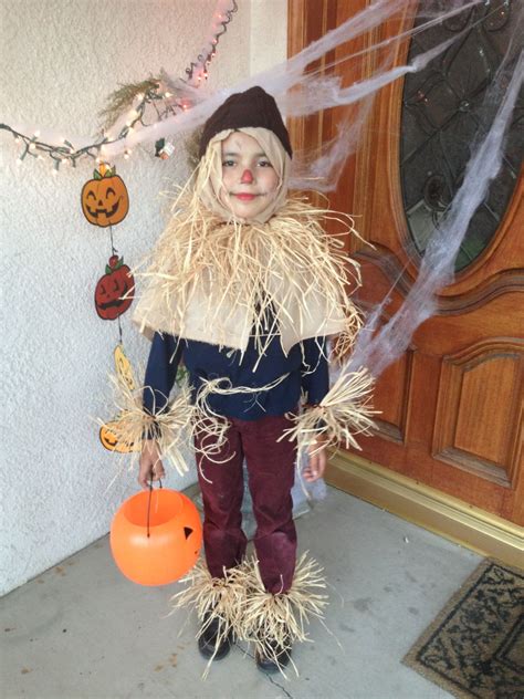 DIY Scarecrow costume!! Wizard of OZ!! | Scarecrow costume, Diy scarecrow, Diy scarecrow costume