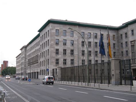 Nach dem zweiten weltkrieg war es in der ddr als „haus der ministerien in gebrauch. Detlev-Rohwedder-Haus (Former Reichsluftfahrtministerium b ...
