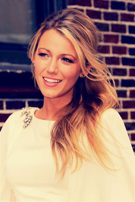 Blake Lively Hair Why Can T I Look Like This Hair Beauty Oval Face Hairstyles Gorgeous Hair