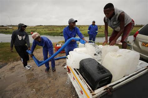cape town faces ‘day zero water crisis highlights city s rich poor divide world news