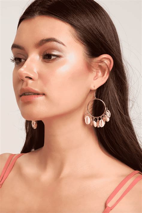 Through history men and women have been asked that exact question, and. The 3 Hottest Jewelry Trends for Spring 2019 - College Fashion