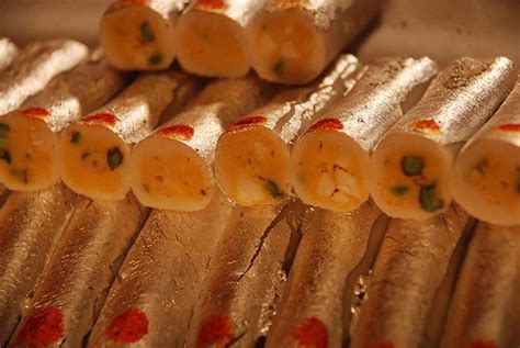 Baca resep lengkapnya di bit.ly/yummyappyt. Kaju Roll - Bikanervala NZ