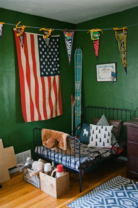 Lumberjack designs are a big win with boys and easy to incorporate with plaid bedding and matching pillows. 10 Lovely Little Boys Rooms Part 4 - Tinyme Blog