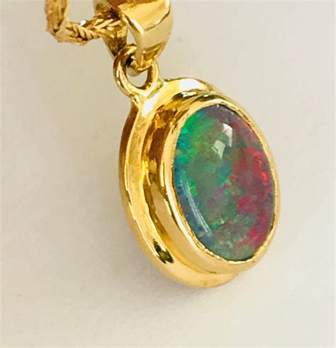 Beautiful Vintage 18ct Gold Opal Pendant And Chain