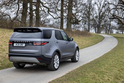 Land Rover Discovery D300 (2021) | Reviews | Complete Car
