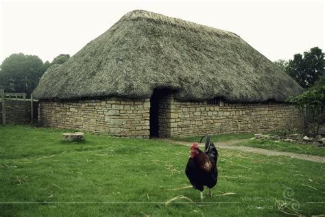 A Recreated Peasant House From The 12th Century Idade Media História