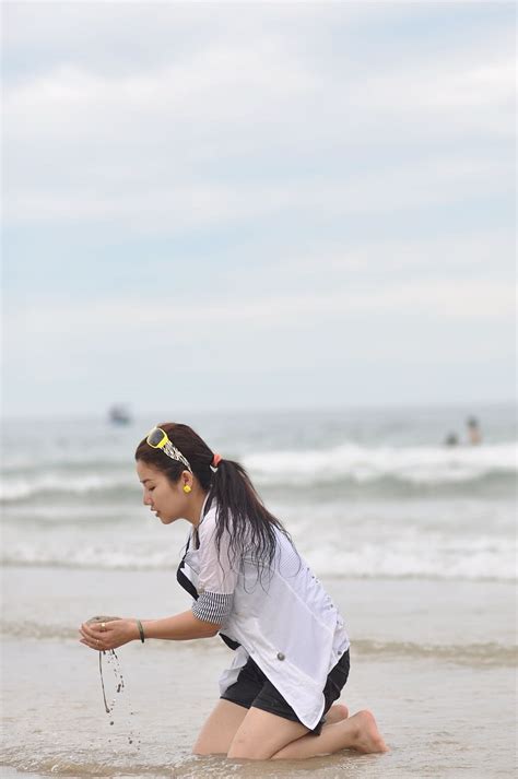Woman Kneeing Shore Holding Water Sand Daytime Girl Beach Sad Summer Vacation Pxfuel