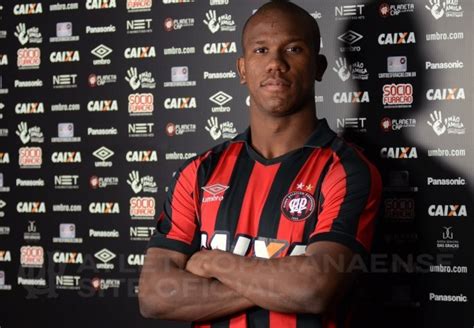 No site oficial do atlético paranaense você encontra: Atlético-PR anuncia a contratação de Ribamar, ex-Botafogo ...
