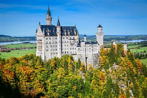 Schloss Neuschwanstein Castle In Autumn Hohenschwangau B Flickr