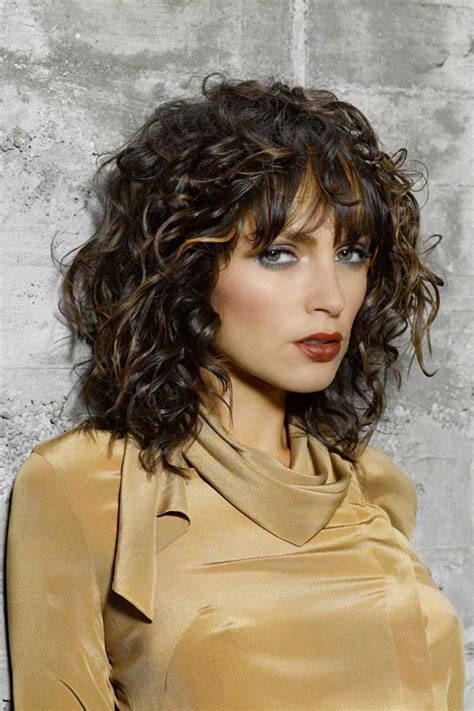 Medium curly hairstyles