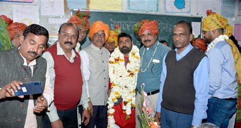 गैर जिम्मेदार इंदिरानगर स्कूल में शिक्षक ने मनाया जन्मदिन Ujjainlive