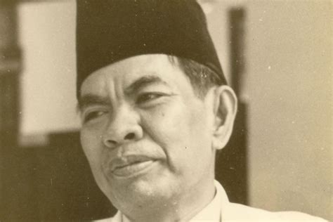 Dalam masyarakat , seorng guru mengaplikasikan ilmu yg telah di dapat kepada penerus bangsa. Pengertian Sejarah Menurut Para Ahli Dunia [ Terlengkap ...