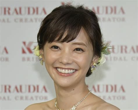 Kurashina kana's smile is so beautiful she looks so great with short hair! 倉科カナ「インスタのフォロワー70万人超えました」ショート ...