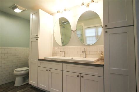 From double sink vanities to tower linen cabinet, discover our best bathroom inspiration for your master bath. Image result for double vanity with linen tower | Wall ...