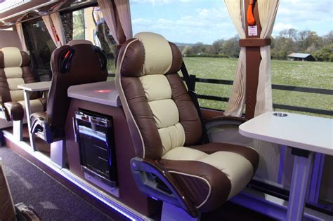 Best 8 Seater Luxury Car - 8 Seater Car Low Price