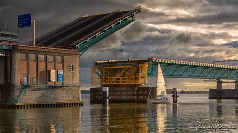 02:55 windmolens aan het strand hellegat met zicht op de haringvlietbrug. Terug in de tijd: 55 jaar oude Haringvlietbrug was ooit ...