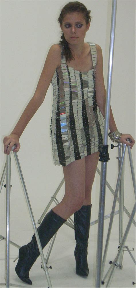 Vestido Feito De Cds E Radiografias Recycled Dress Fashion Tops