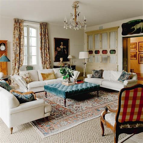 9 Rekomendasi Interior Ruang Tamu Bertema French Country