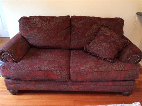 Red Paisley Couch Victoria City Victoria