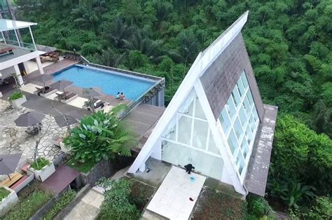 Tempat pertemuan keluarga besar di saung bilik hotel. Inilah 7 Hotel Dengan Kolam Renang Roof Top di Bandung dan ...
