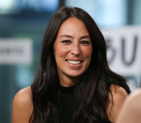i d like to give joanna gaines a big sloppy facial scrolller