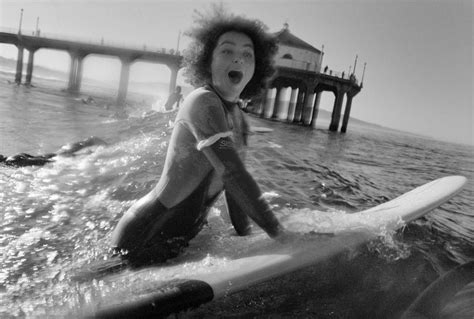 Aux États Unis Les Jeunes Surfeuses Font Des Vagues