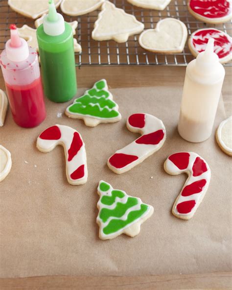 Cookies, cookies, cookies we love them all year round, but at christmas they're essential to the celebration, and festive decorations how to decorate sugar cookies with a homemade piping bag. How to Decorate Cookies with Icing | Recipe | Cookie ...
