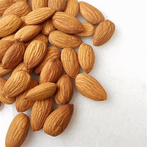 Raw Organic Australian Almonds Nut • Hut