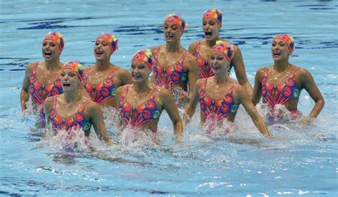 The Canadian Synchronized Swimming Team Wonderful Performances
