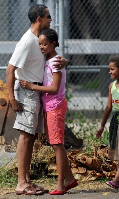 Barack Obama S Sweetest Moments With Daughters Malia And Sasha Photo Gallery Foto 23